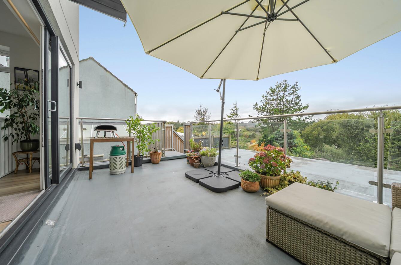 Gower Road, Killay, Swansea, SA2 7DY